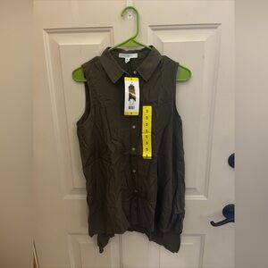 Woman’s Size S Top NWT.